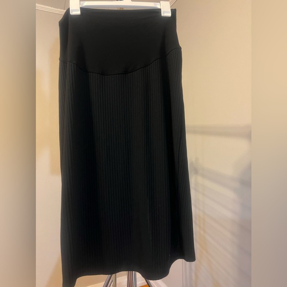 Black skirt - Picture 1 of 2